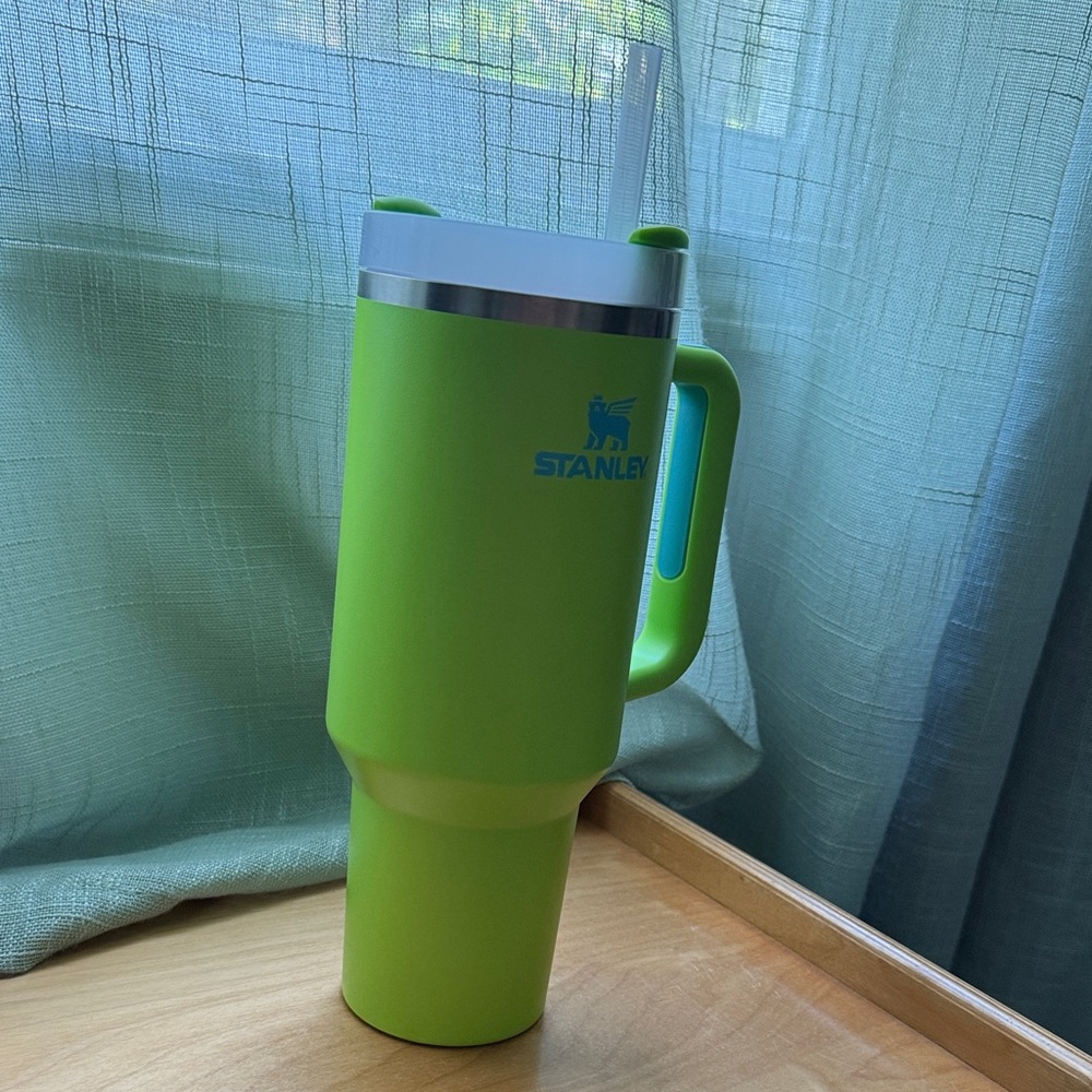 Stanley Quencher 2.0 FlowState 40 oz Tumbler - Picture 2 of 10